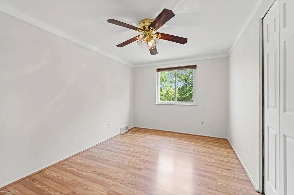 28070 Garfield Street Roseville City MI 48066