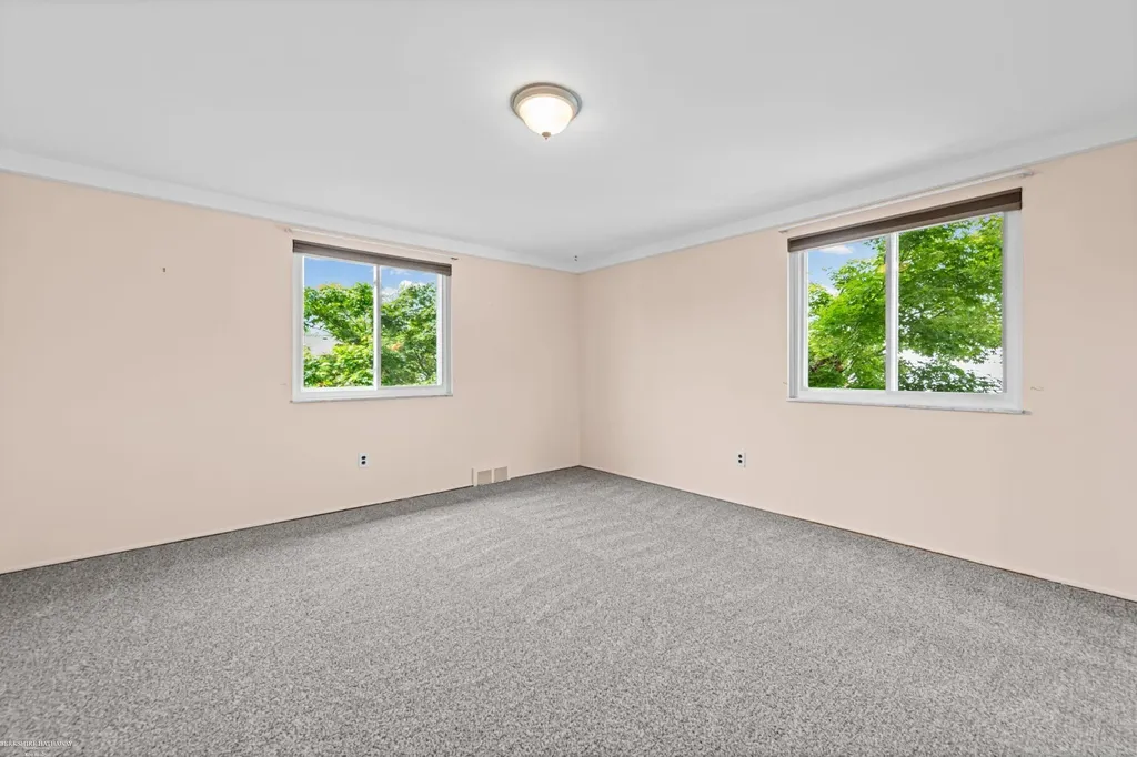 28070 Garfield Street Roseville City MI 48066