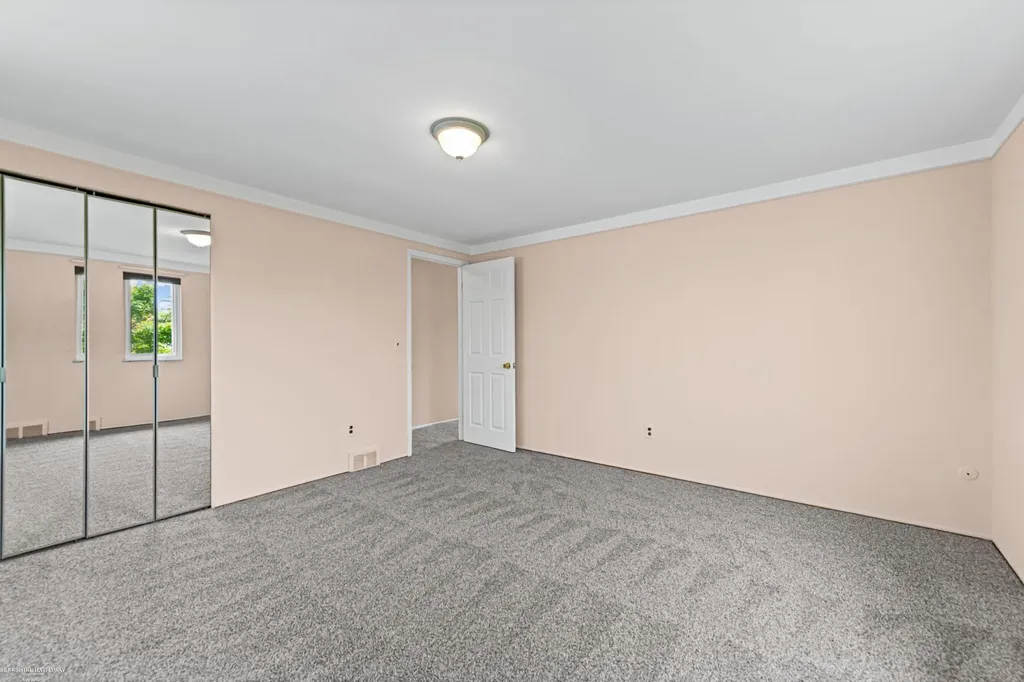 28070 Garfield Street Roseville City MI 48066