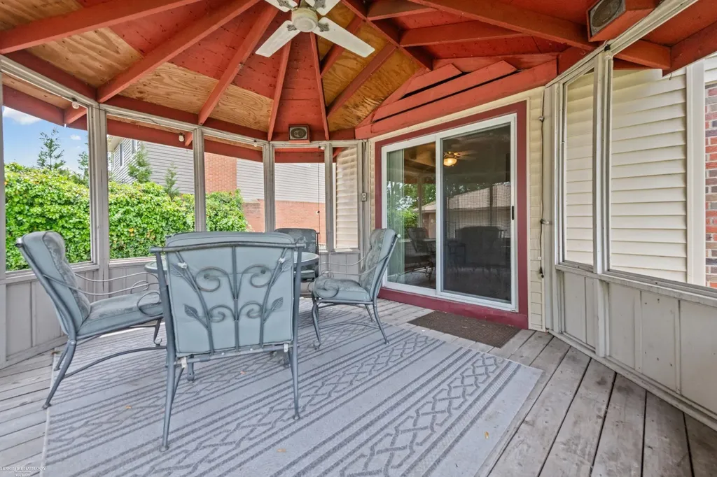 28070 Garfield Street Roseville City MI 48066