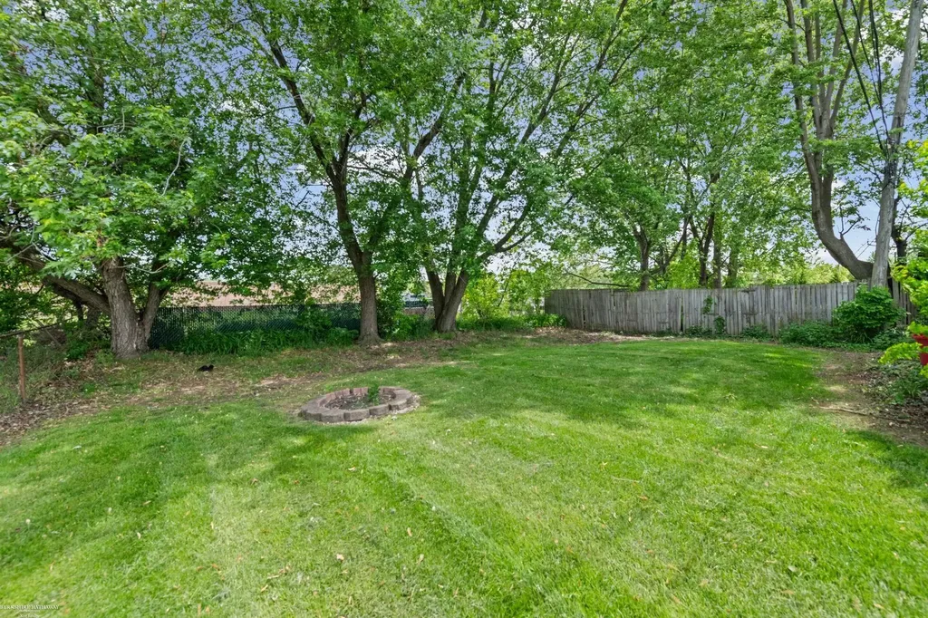 28070 Garfield Street Roseville City MI 48066