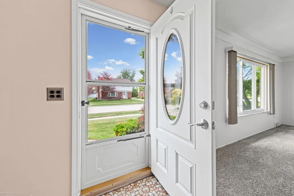 28070 Garfield Street Roseville City MI 48066