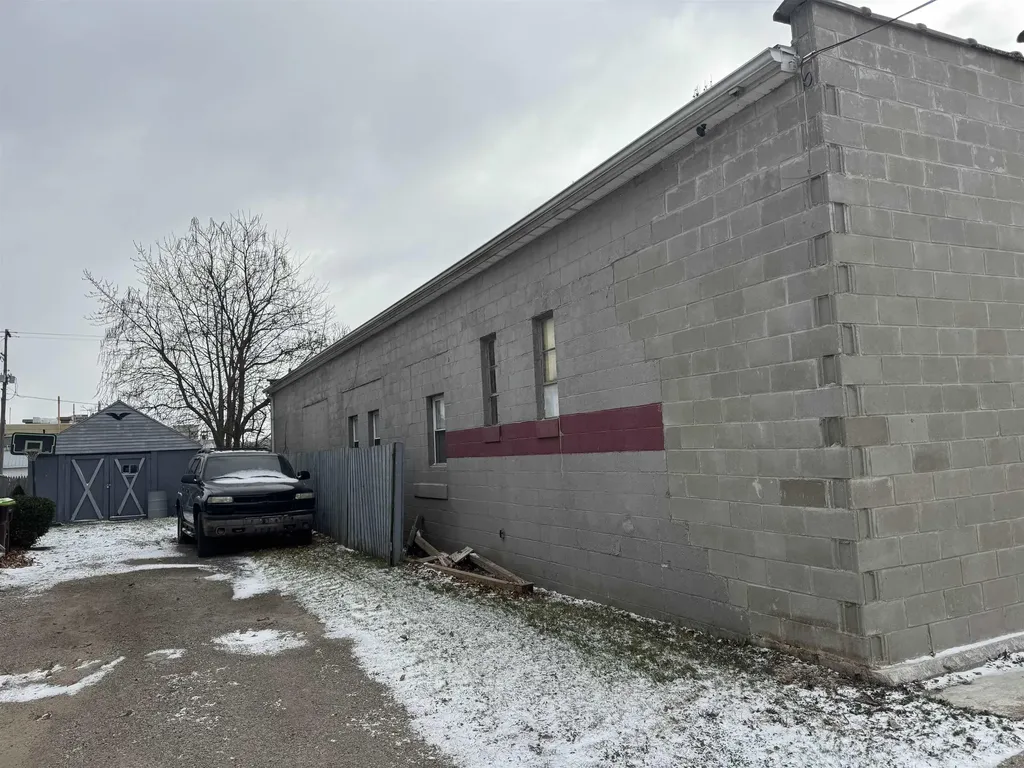 303 S Dean Street Adrian City MI 49221