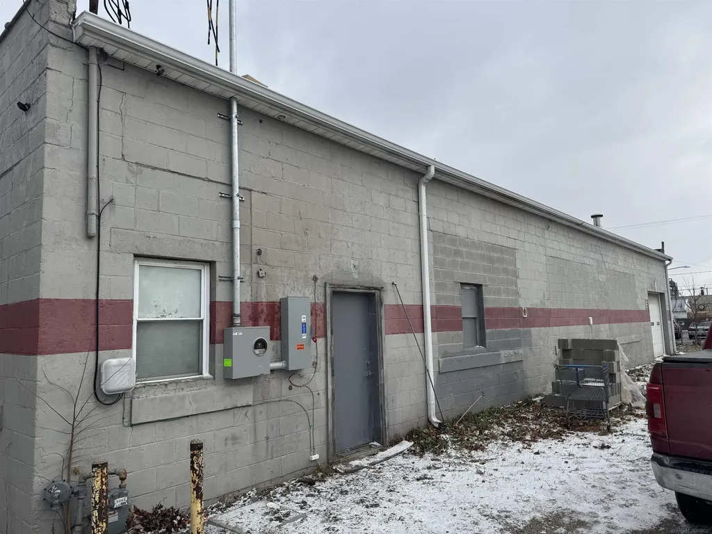 303 S Dean Street Adrian City MI 49221
