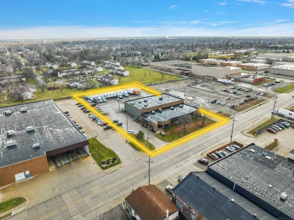 24650 Sherwood Avenue Center Line City MI 48015