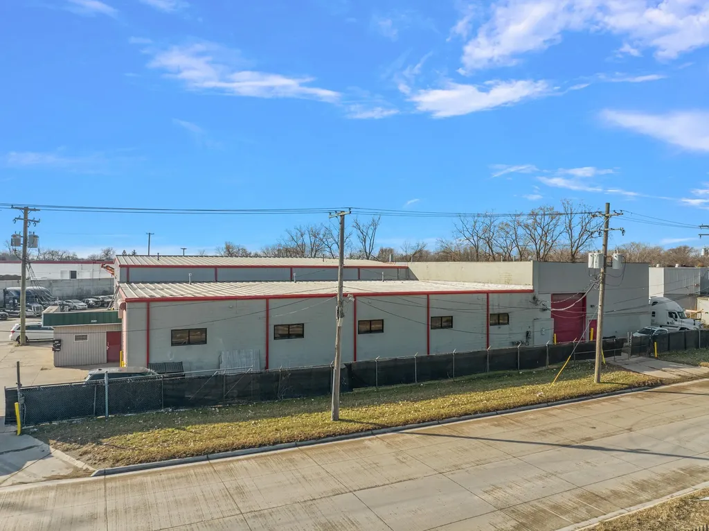 25411 Sherwood Avenue Warren City MI 48015
