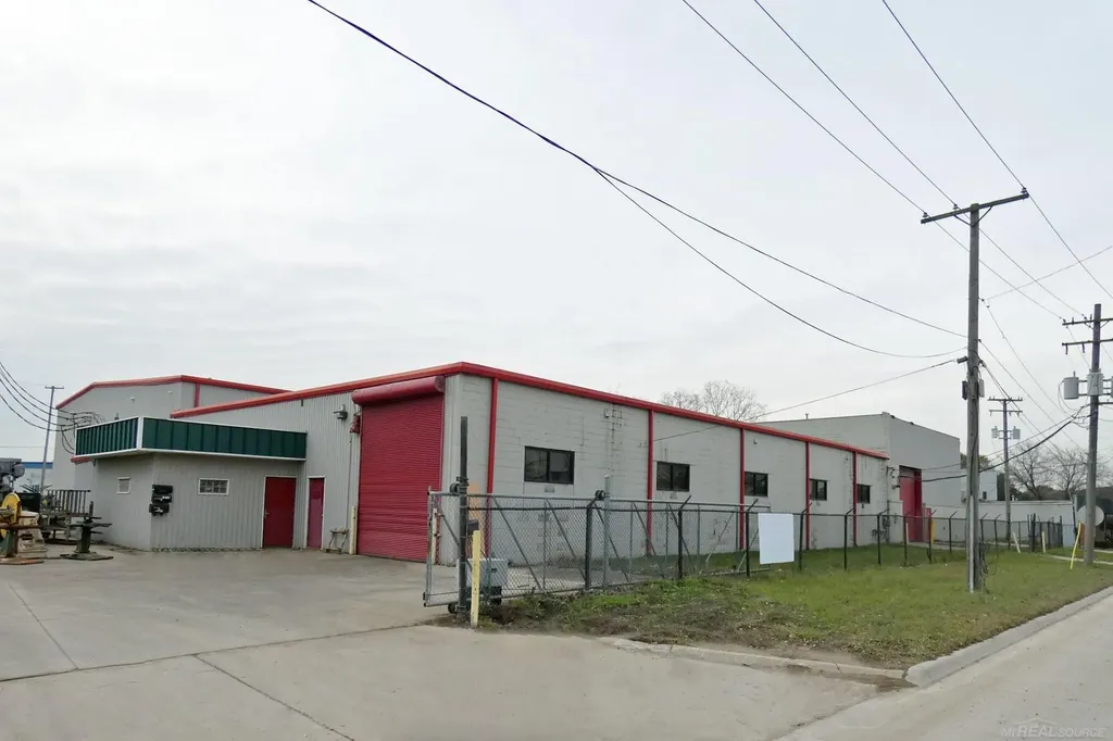 25411 Sherwood Avenue Warren City MI 48015