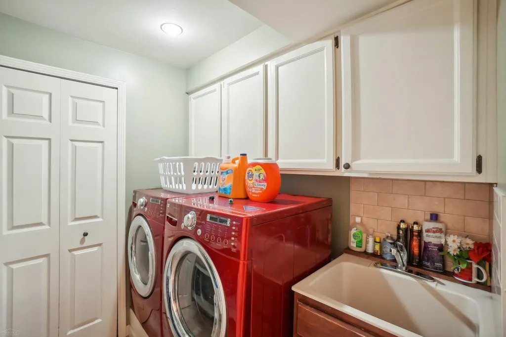 5577 Harlowe Drive Shelby Charter Township MI 48316