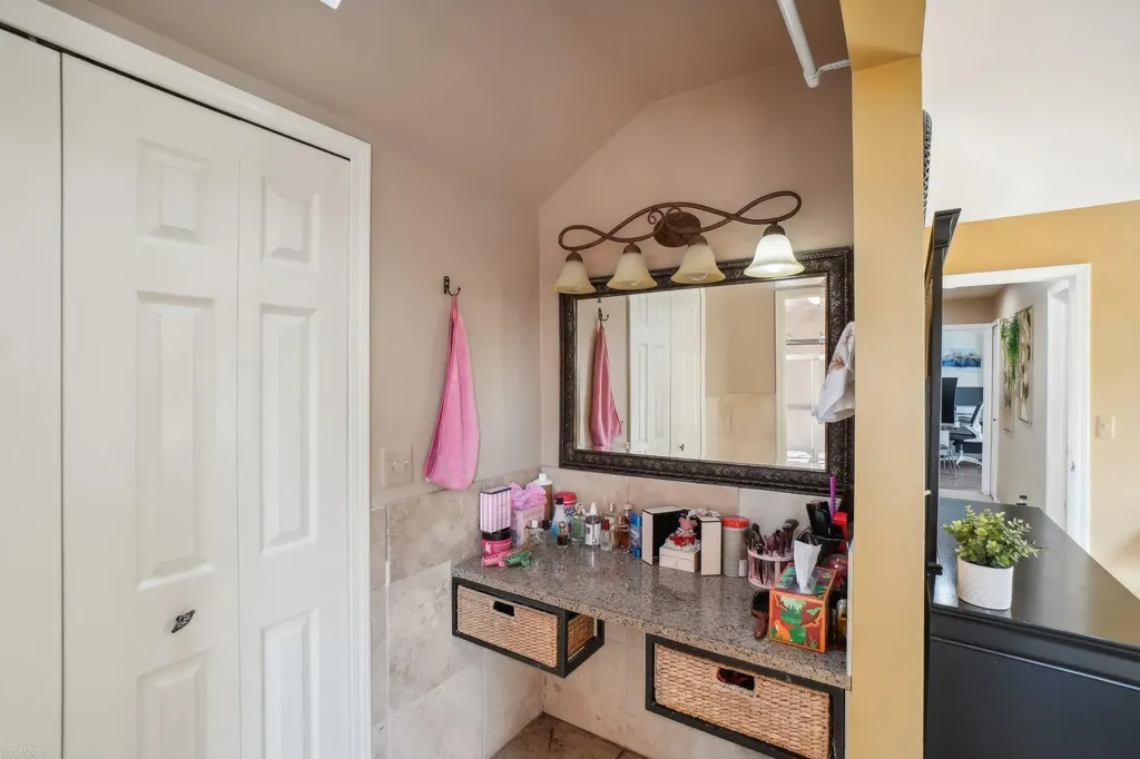 5577 Harlowe Drive Shelby Charter Township MI 48316