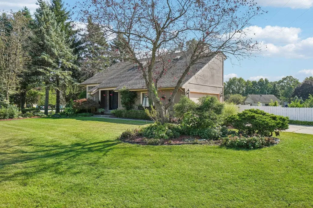 5577 Harlowe Drive Shelby Charter Township MI 48316