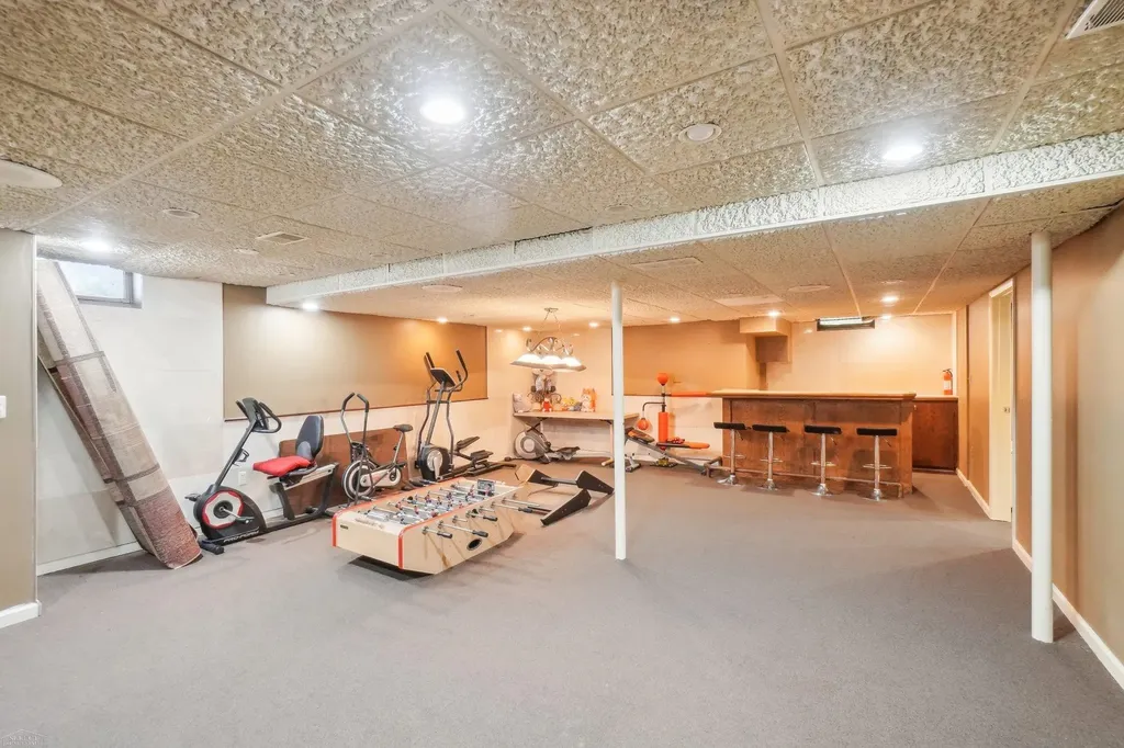 5577 Harlowe Drive Shelby Charter Township MI 48316