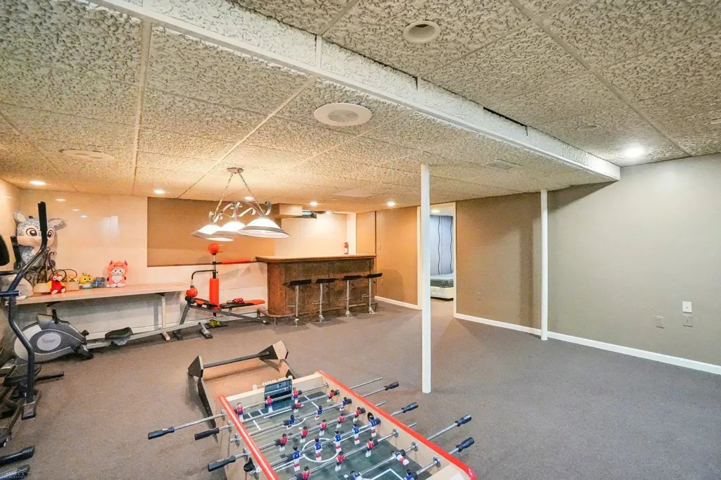 5577 Harlowe Drive Shelby Charter Township MI 48316
