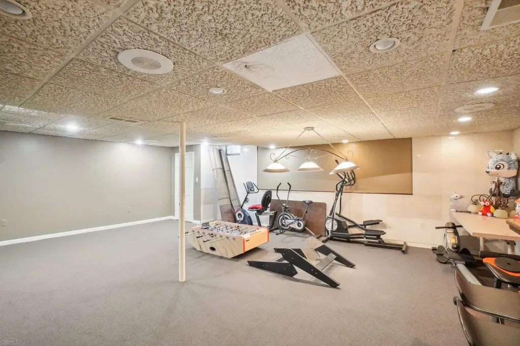 5577 Harlowe Drive Shelby Charter Township MI 48316