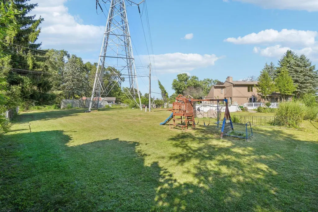 5577 Harlowe Drive Shelby Charter Township MI 48316