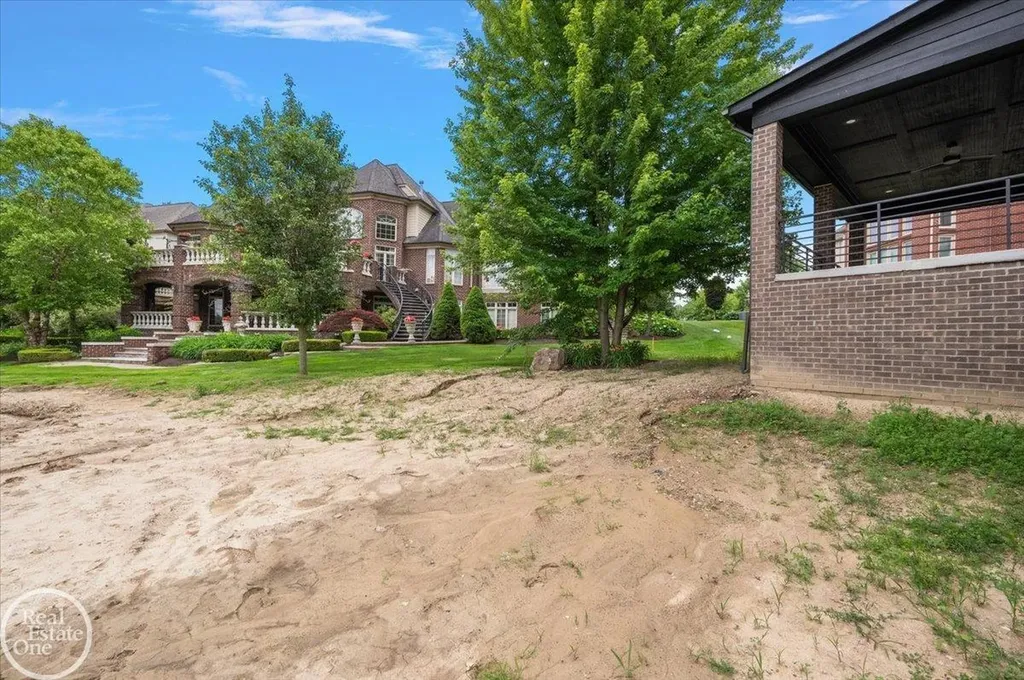 54438 Carrington Drive Shelby Charter Township MI 48316