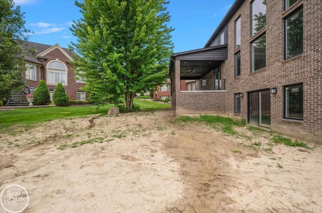54438 Carrington Drive Shelby Charter Township MI 48316