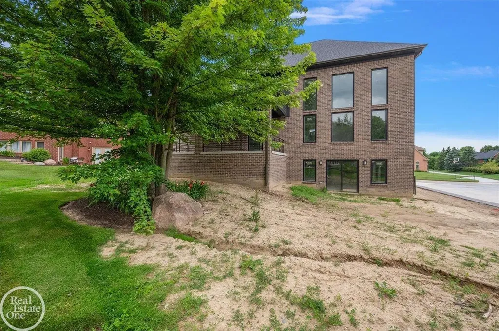 54438 Carrington Drive Shelby Charter Township MI 48316
