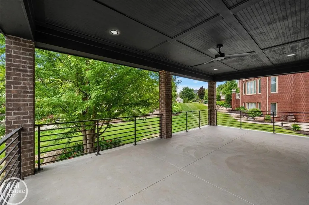 54438 Carrington Drive Shelby Charter Township MI 48316