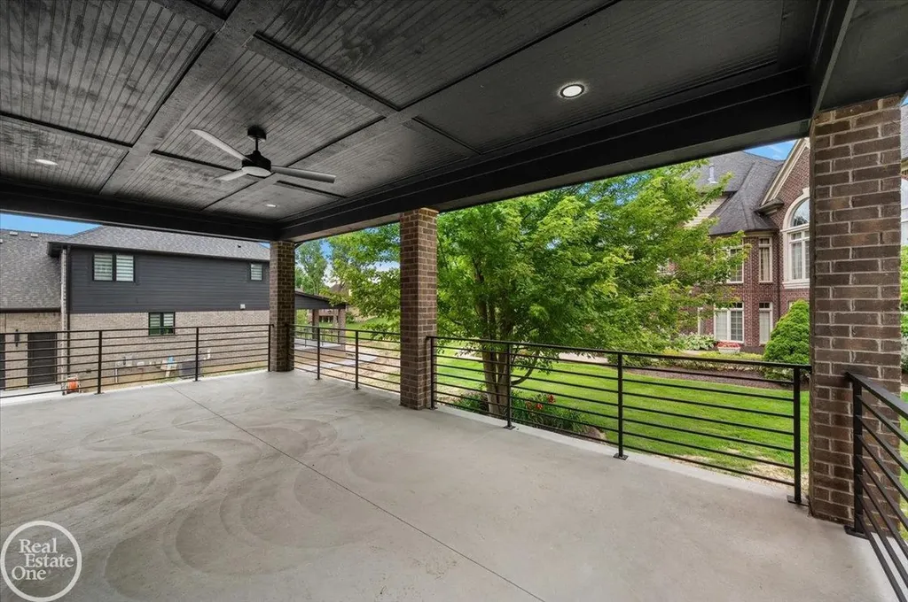 54438 Carrington Drive Shelby Charter Township MI 48316