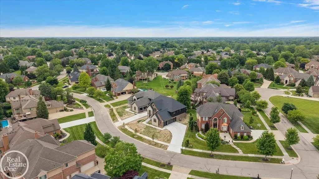 54438 Carrington Drive Shelby Charter Township MI 48316