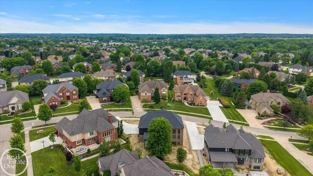 54438 Carrington Drive Shelby Charter Township MI 48316