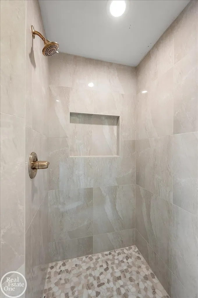 54438 Carrington Drive Shelby Charter Township MI 48316