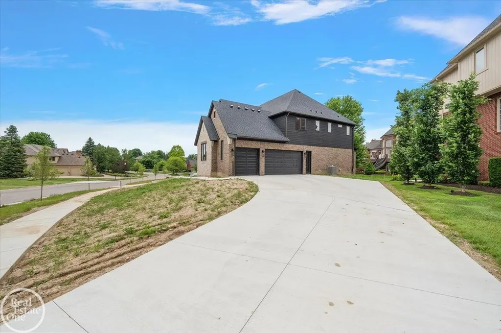 54438 Carrington Drive Shelby Charter Township MI 48316