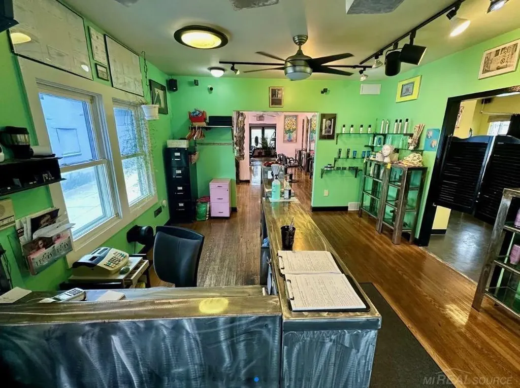 27380 Gratiot Avenue Roseville City MI 48066