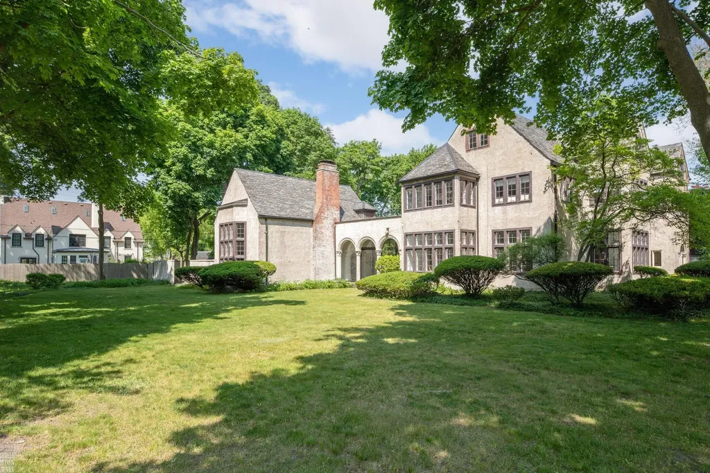 355 Lincoln Road Grosse Pointe City MI 48230