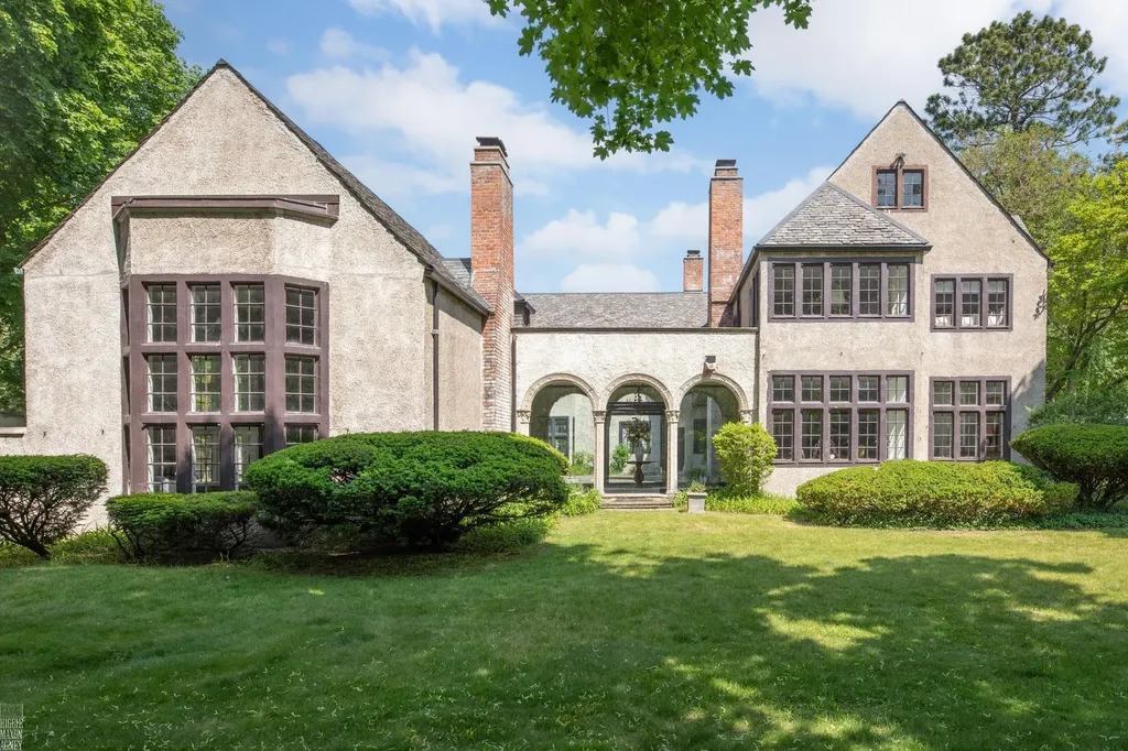 355 Lincoln Road Grosse Pointe City MI 48230