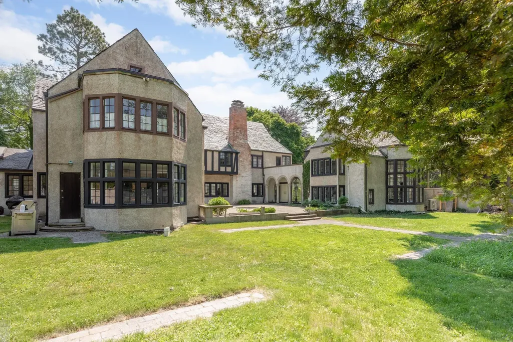 355 Lincoln Road Grosse Pointe City MI 48230
