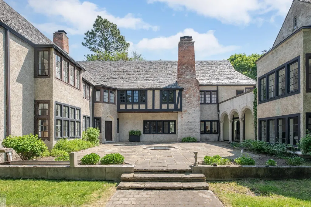 355 Lincoln Road Grosse Pointe City MI 48230