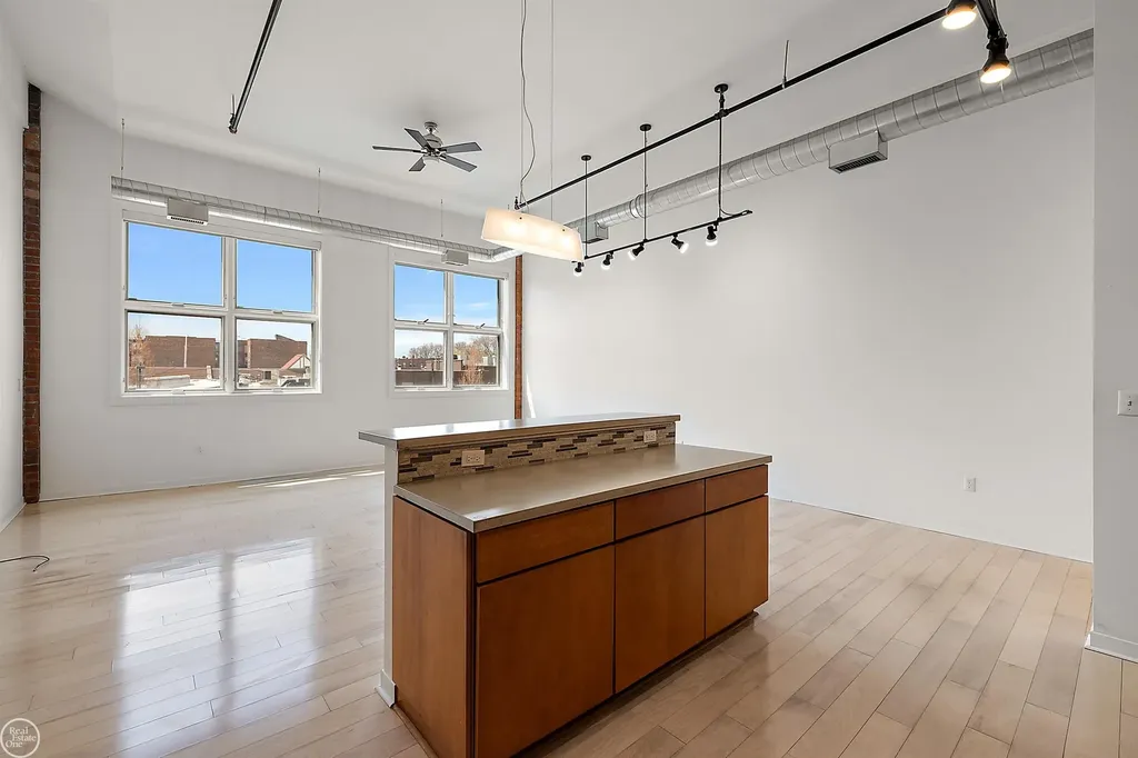 444 W Willis St Unit#89/205 Street Detroit City MI 48201