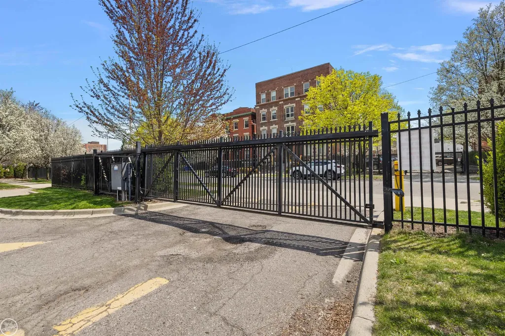 444 W Willis St Unit#89/205 Street Detroit City MI 48201