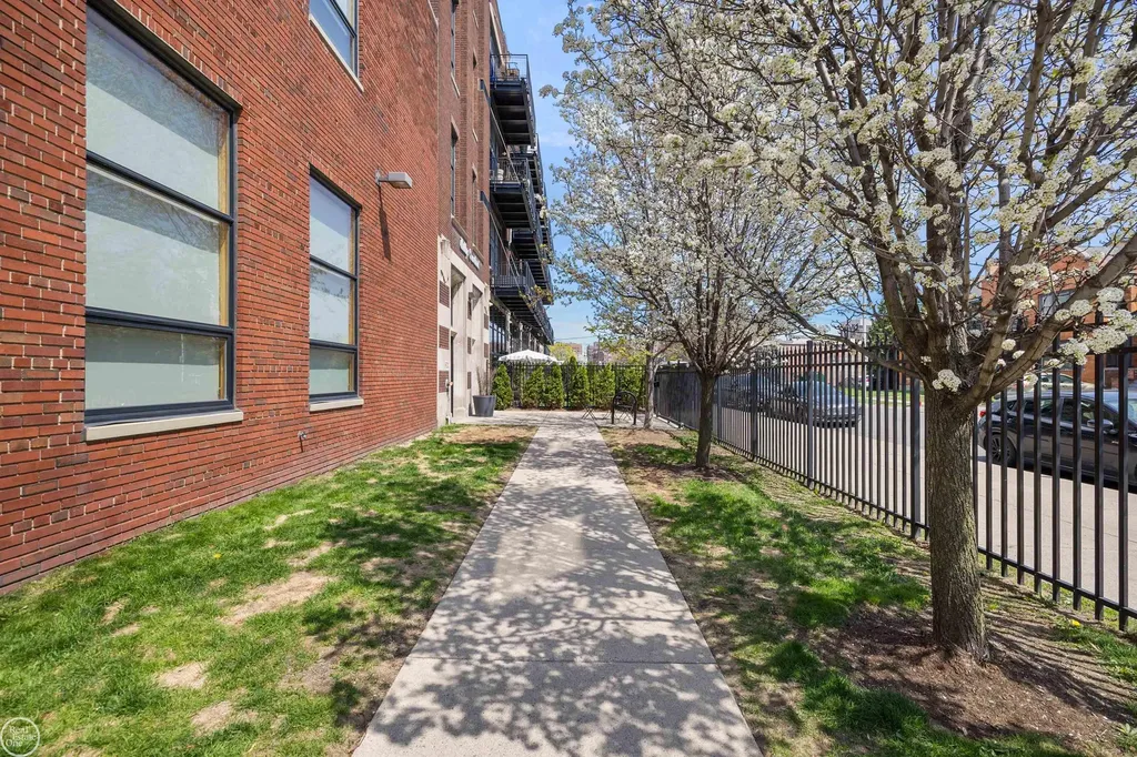 444 W Willis St Unit#89/205 Street Detroit City MI 48201