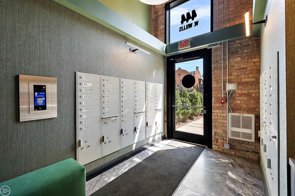 444 W Willis St Unit#89/205 Street Detroit City MI 48201