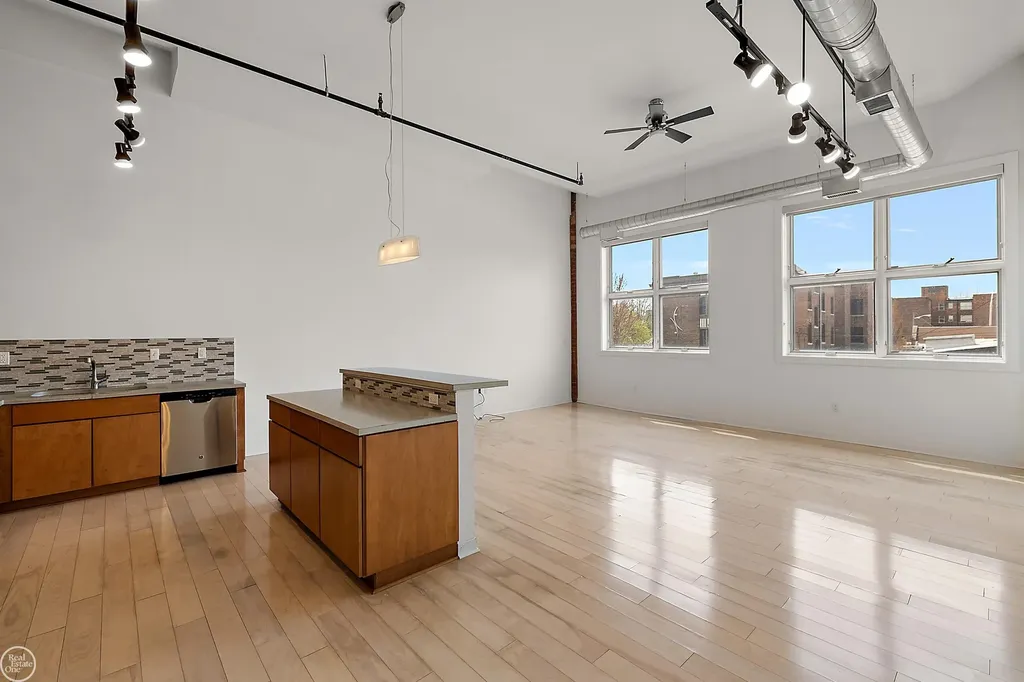 444 W Willis St Unit#89/205 Street Detroit City MI 48201