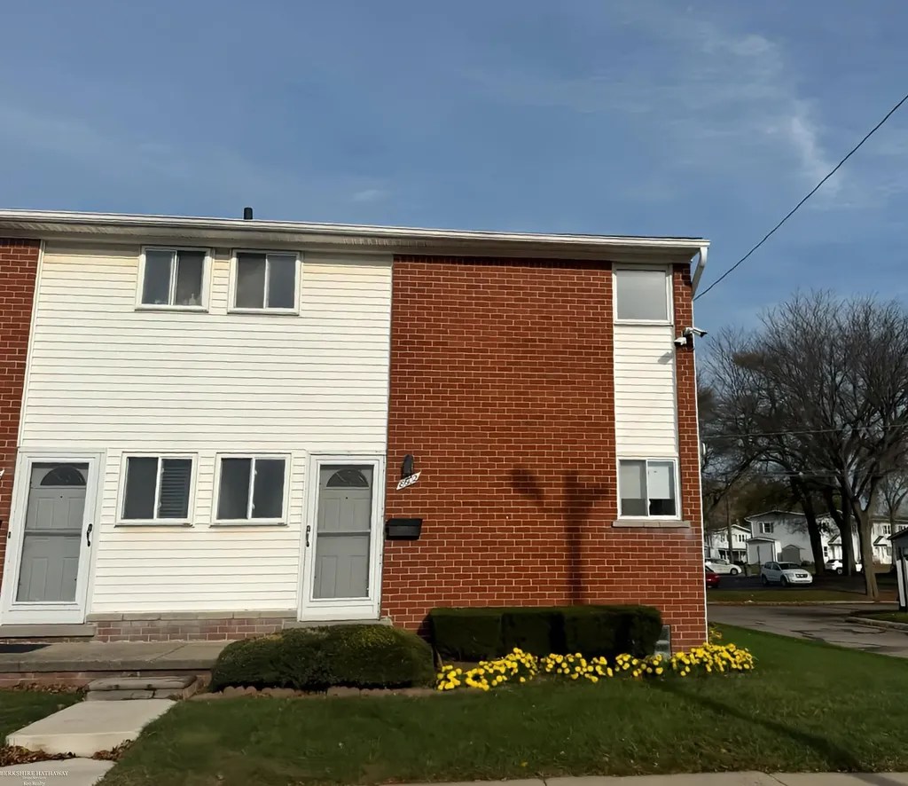 8602 Kaltz Street Center Line City MI 48015