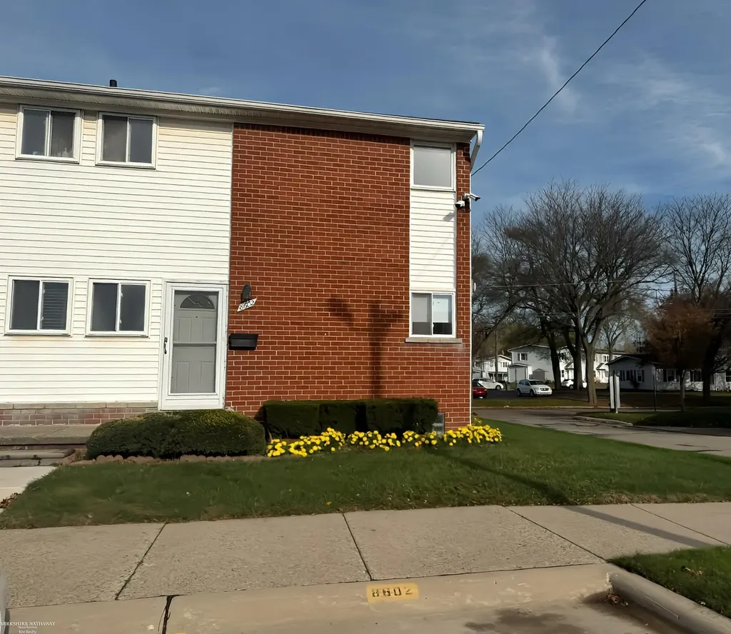 8602 Kaltz Street Center Line City MI 48015