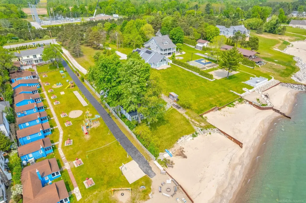 8941 & 8943 Lakeshore Road Worth Township MI 48450