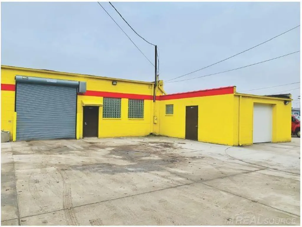 25333 Gratiot Avenue Roseville City MI 48066
