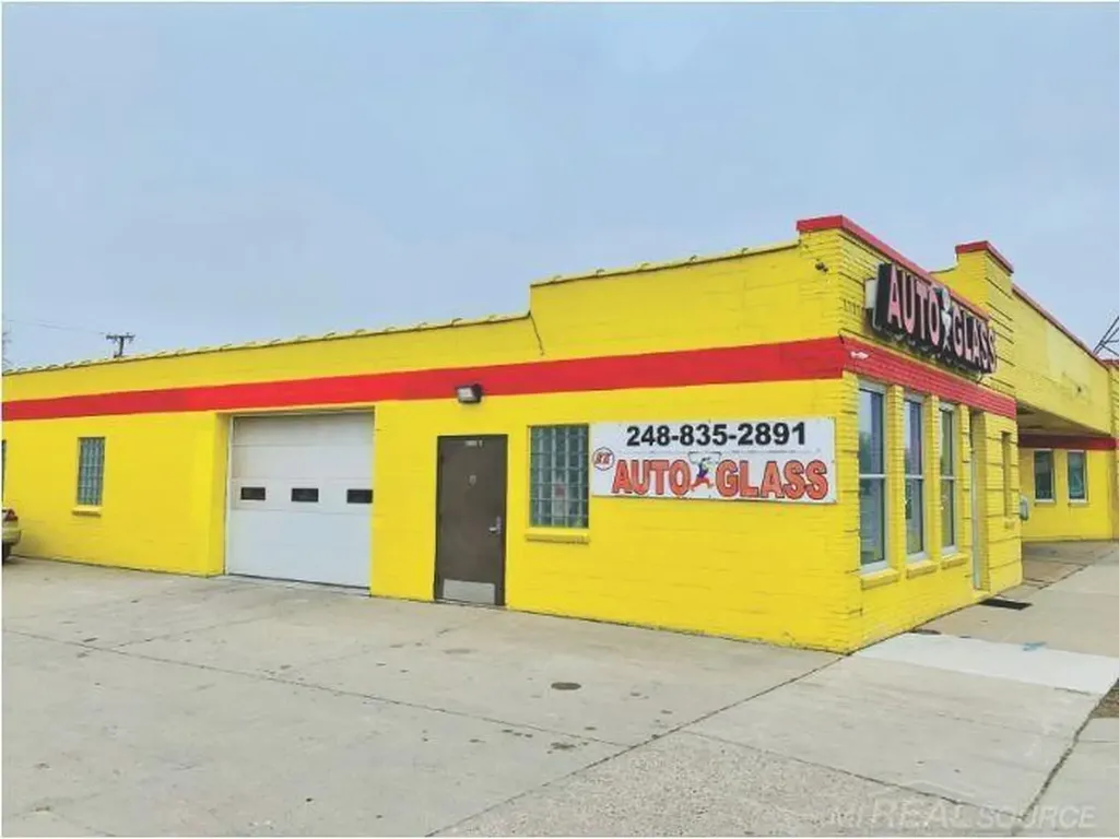 25333 Gratiot Avenue Roseville City MI 48066