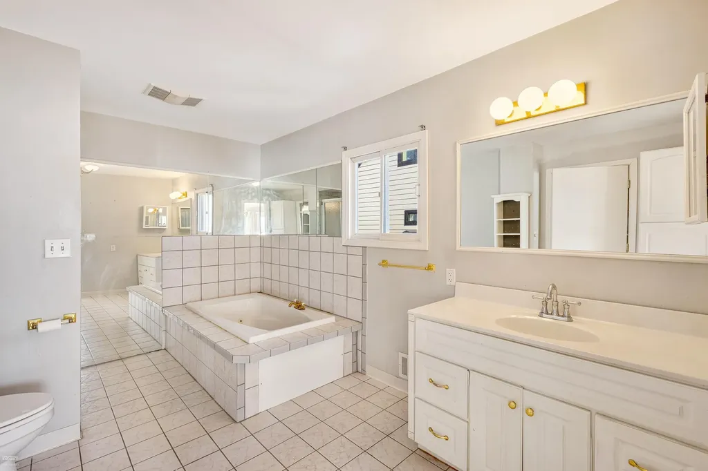 35610 Jeffers Court Harrison Charter Township MI 48045
