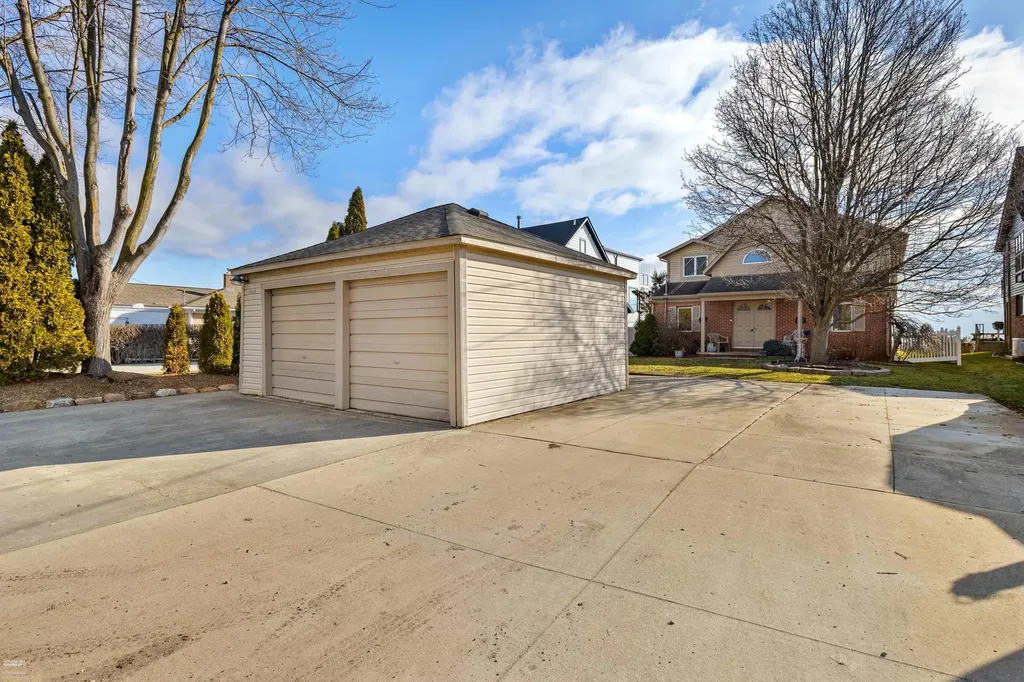 35610 Jeffers Court Harrison Charter Township MI 48045