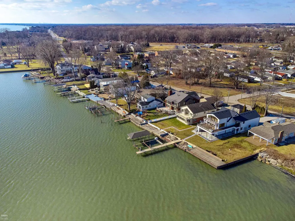 35610 Jeffers Court Harrison Charter Township MI 48045