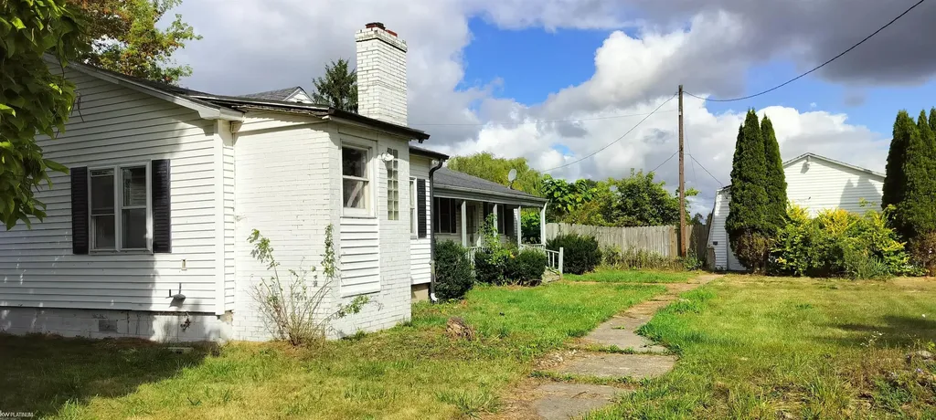 6098 Burtch Street Grant Township MI 48032