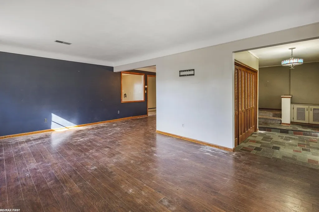 31461 Merrily St Street Roseville City MI 48066