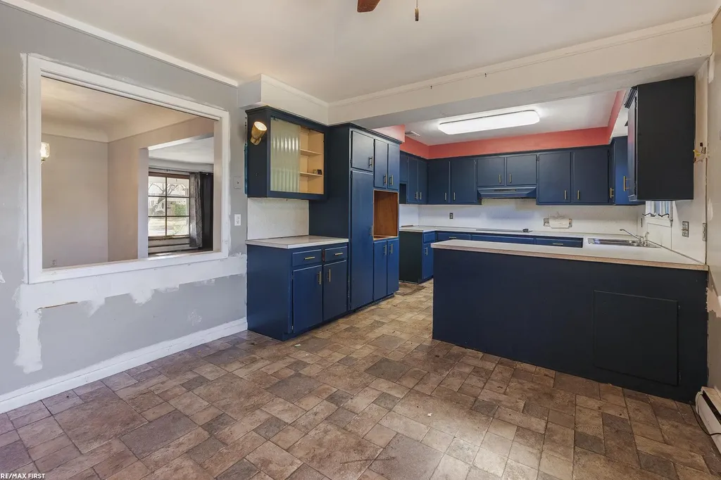 31461 Merrily St Street Roseville City MI 48066