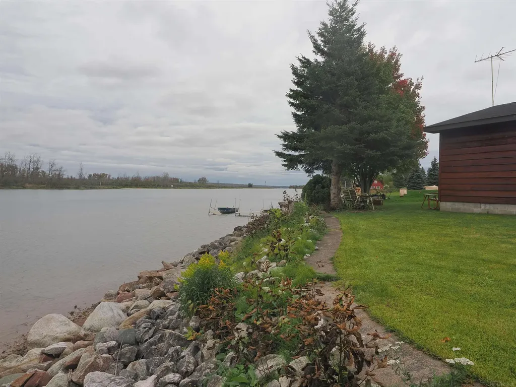 2039 S Riverside Drive Sault Ste. Marie City MI 49783