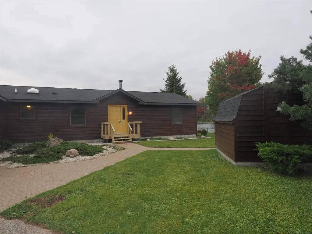 2039 S Riverside Drive Sault Ste. Marie City MI 49783